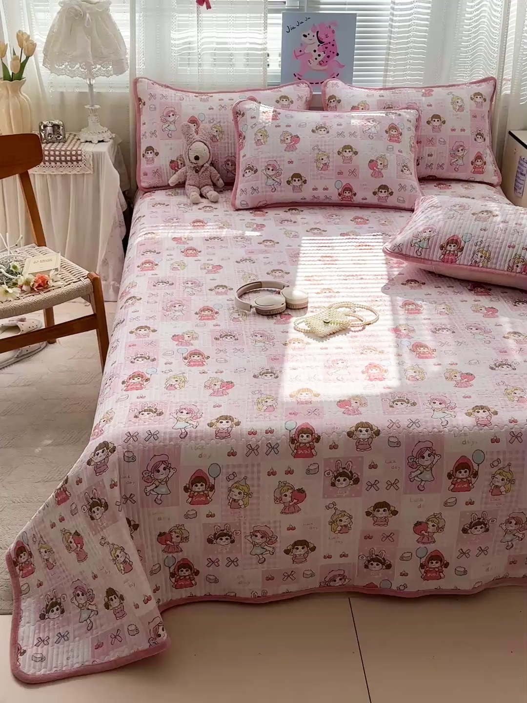 91家纺网 家纺一手货源 找家纺 恒尚居 2026新款A双层纱B牛奶绒床盖双面两用夹棉床单学生床垫床褥子系列二 棒棒糖女孩【A双层纱-B牛奶绒】