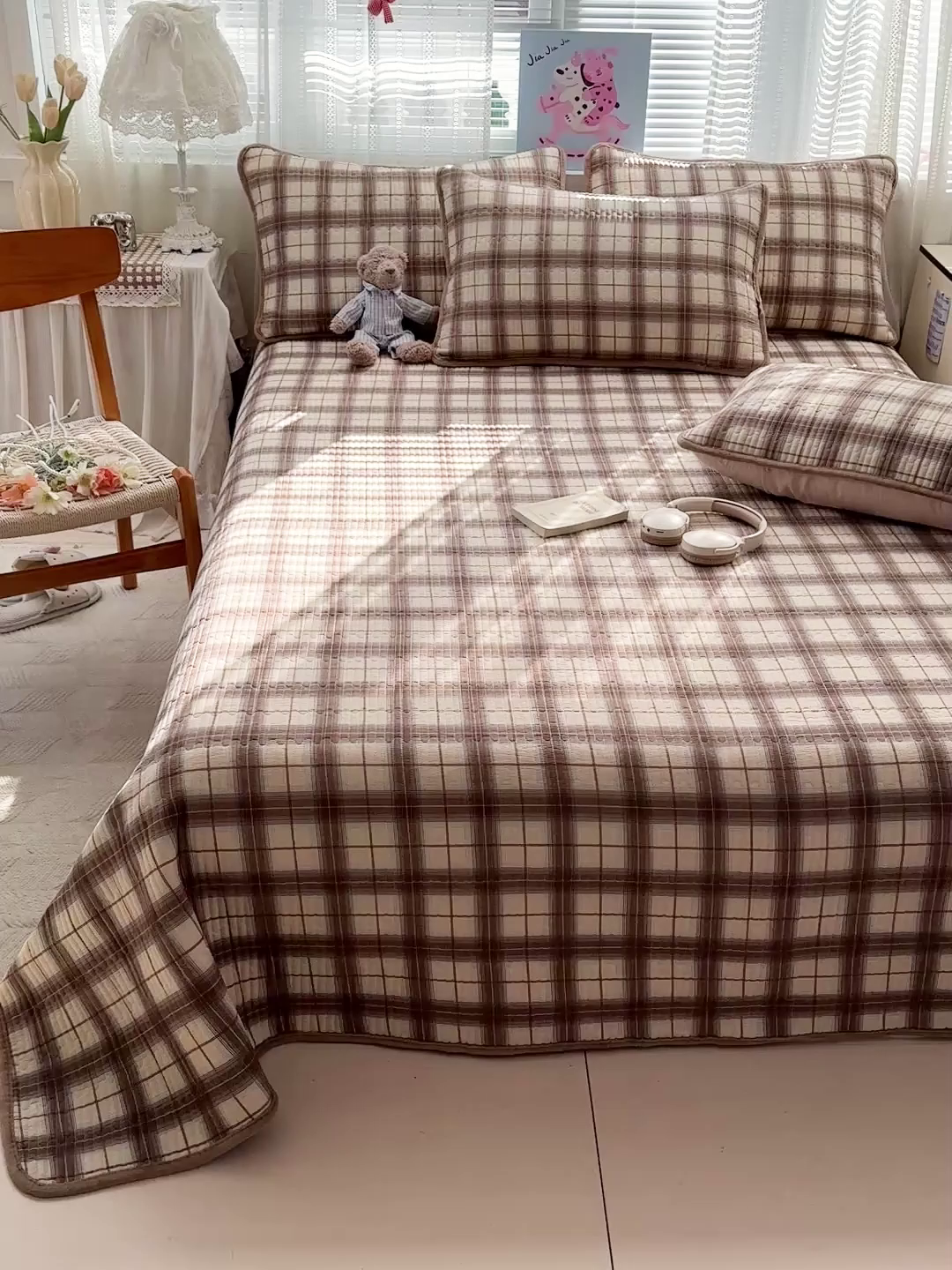 91家纺网 家纺一手货源 找家纺 恒尚居 2026新款A双层纱B牛奶绒床盖双面两用夹棉床单学生床垫床褥子系列二 贝拉格-咖啡【A双层纱-B牛奶绒】