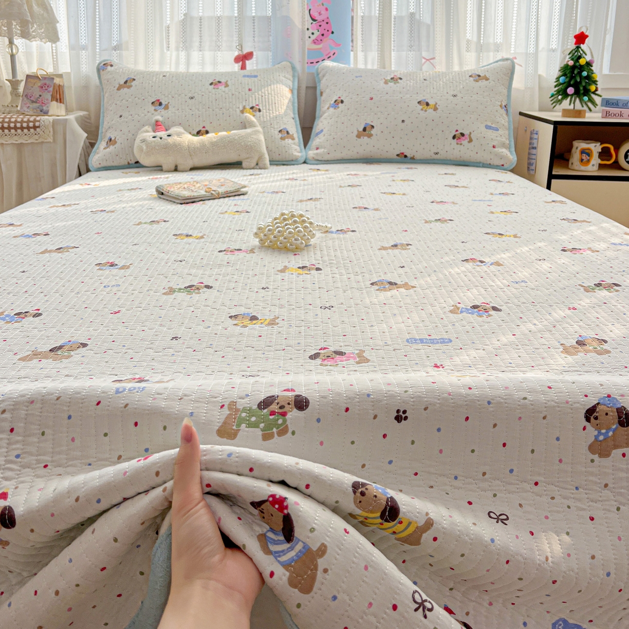 91家纺网 家纺一手货源 找家纺 恒尚居 2026新款A双层纱B牛奶绒床盖双面两用夹棉床单学生床垫床褥子系列二 波点狗狗【A双层纱-B牛奶绒】