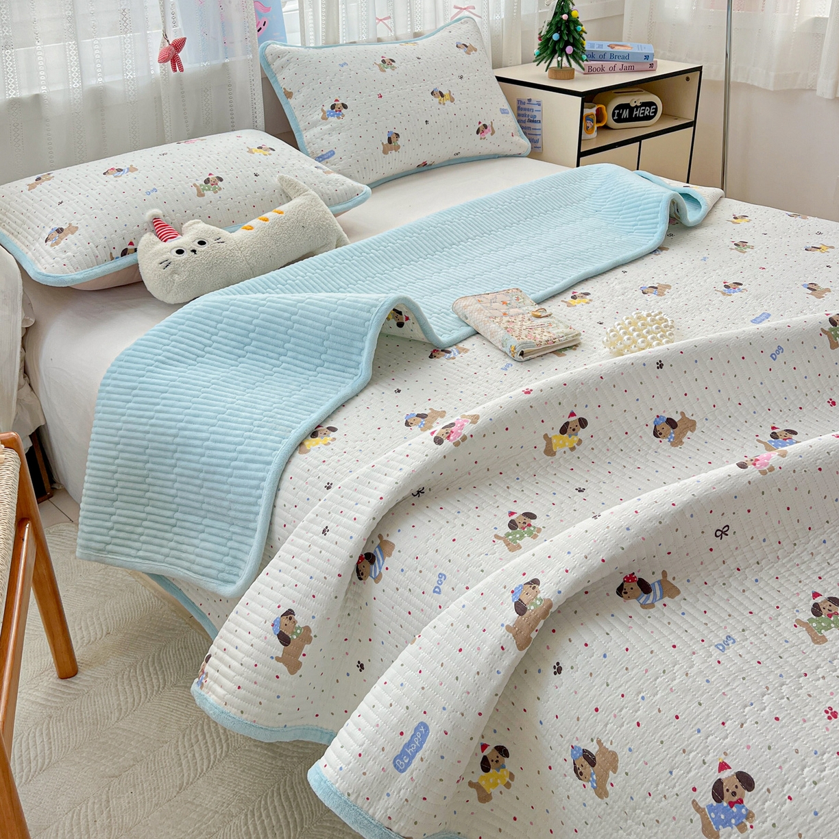 91家纺网 家纺一手货源 找家纺 恒尚居 2026新款A双层纱B牛奶绒床盖双面两用夹棉床单学生床垫床褥子系列二 波点狗狗【A双层纱-B牛奶绒】