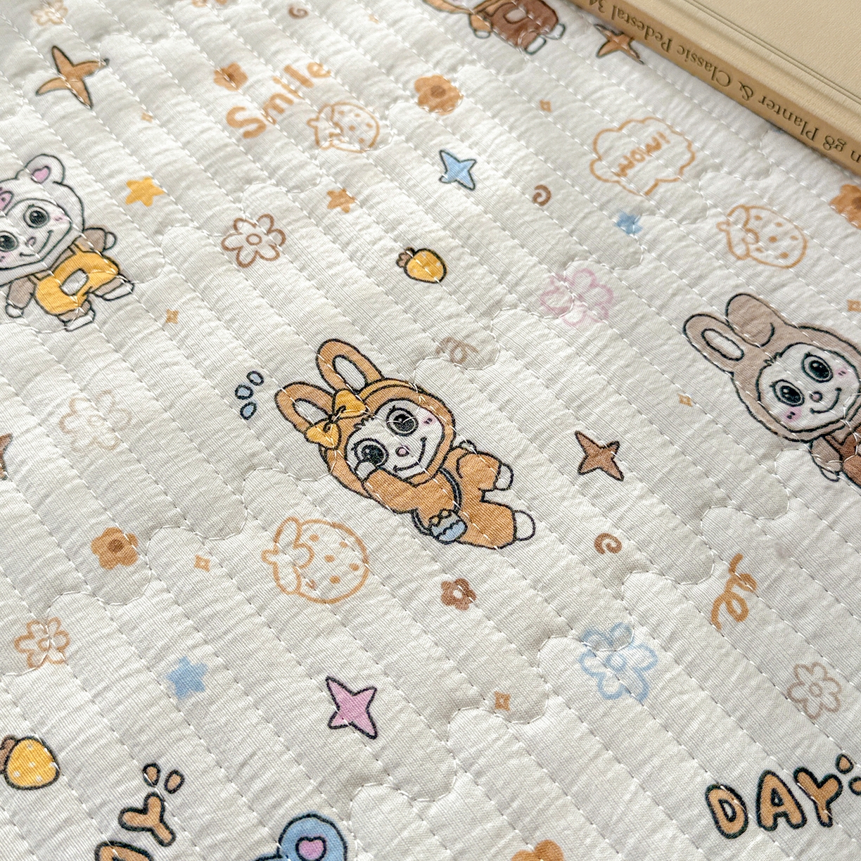 91家纺网 家纺一手货源 找家纺 恒尚居 2026新款A双层纱B牛奶绒床盖双面两用夹棉床单学生床垫床褥子系列二 拉布布【A双层纱-B牛奶绒】