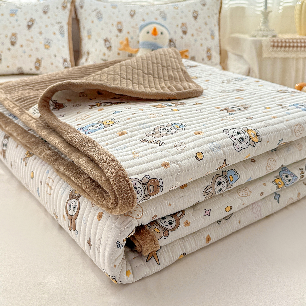 91家纺网 家纺一手货源 找家纺 恒尚居 2026新款A双层纱B牛奶绒床盖双面两用夹棉床单学生床垫床褥子系列二 拉布布【A双层纱-B牛奶绒】