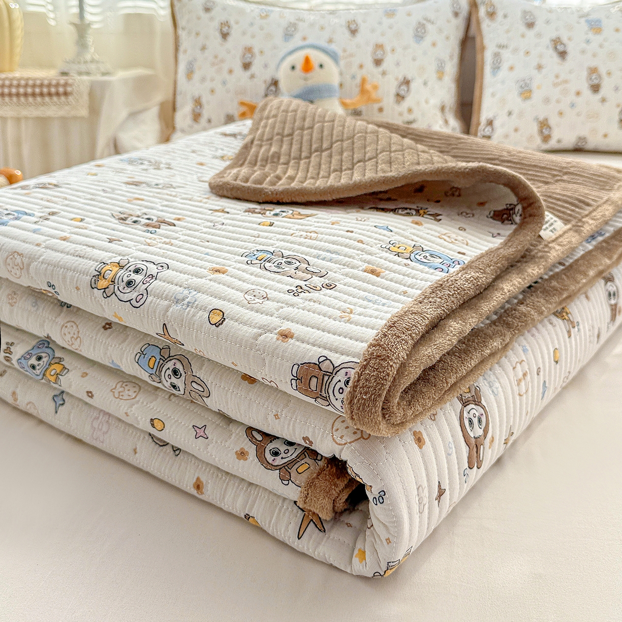 91家纺网 家纺一手货源 找家纺 恒尚居 2026新款A双层纱B牛奶绒床盖双面两用夹棉床单学生床垫床褥子系列二 拉布布【A双层纱-B牛奶绒】