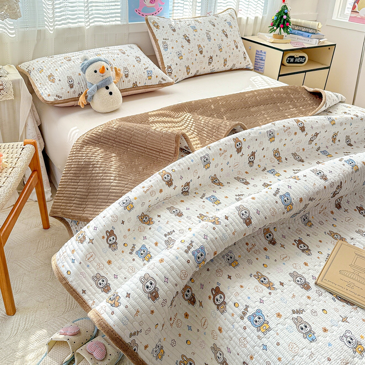 91家纺网 家纺一手货源 找家纺 恒尚居 2026新款A双层纱B牛奶绒床盖双面两用夹棉床单学生床垫床褥子系列二 拉布布【A双层纱-B牛奶绒】