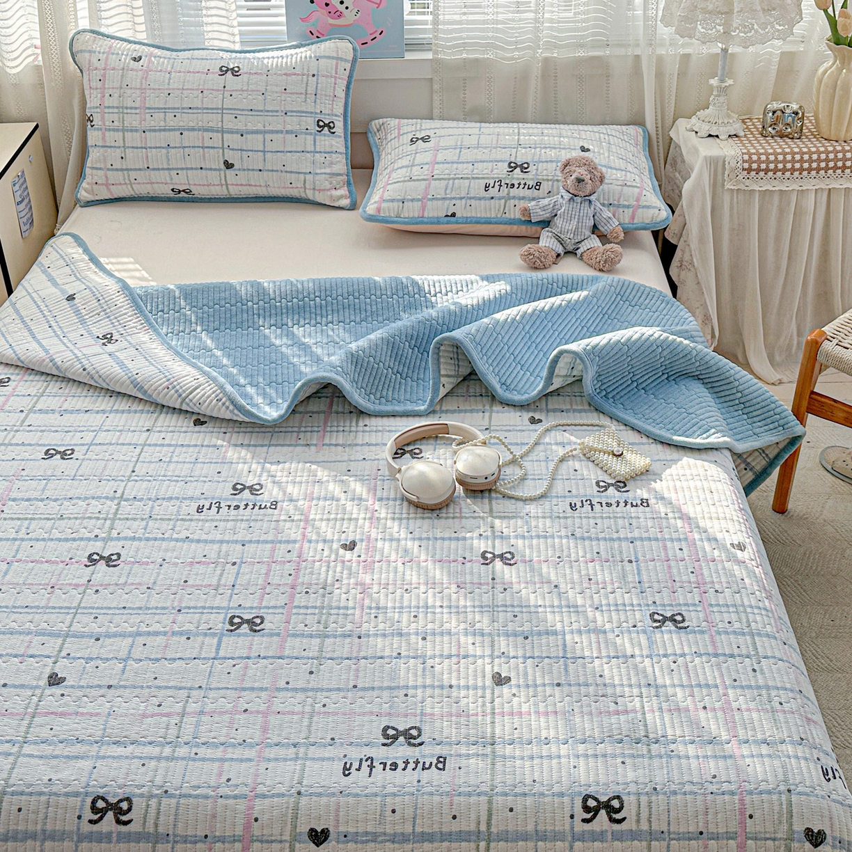 91家纺网 家纺一手货源 找家纺 恒尚居 2026新款A双层纱B牛奶绒床盖双面两用夹棉床单学生床垫床褥子系列二 蓝调【A双层纱-B牛奶绒】