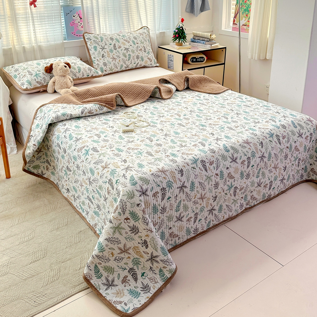 91家纺网 家纺一手货源 找家纺 恒尚居 2026新款A双层纱B牛奶绒床盖双面两用夹棉床单学生床垫床褥子系列二 落叶【A双层纱-B牛奶绒】