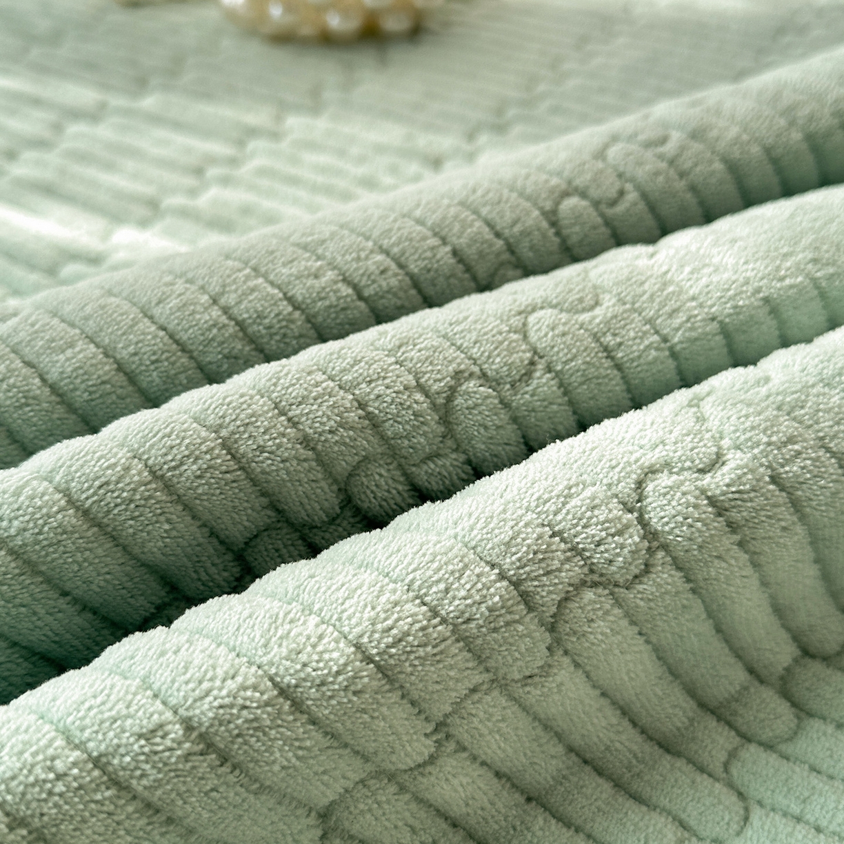 91家纺网 家纺一手货源 找家纺 恒尚居 2026新款A双层纱B牛奶绒床盖双面两用夹棉床单学生床垫床褥子系列二 兔子乐队【A双层纱-B牛奶绒】