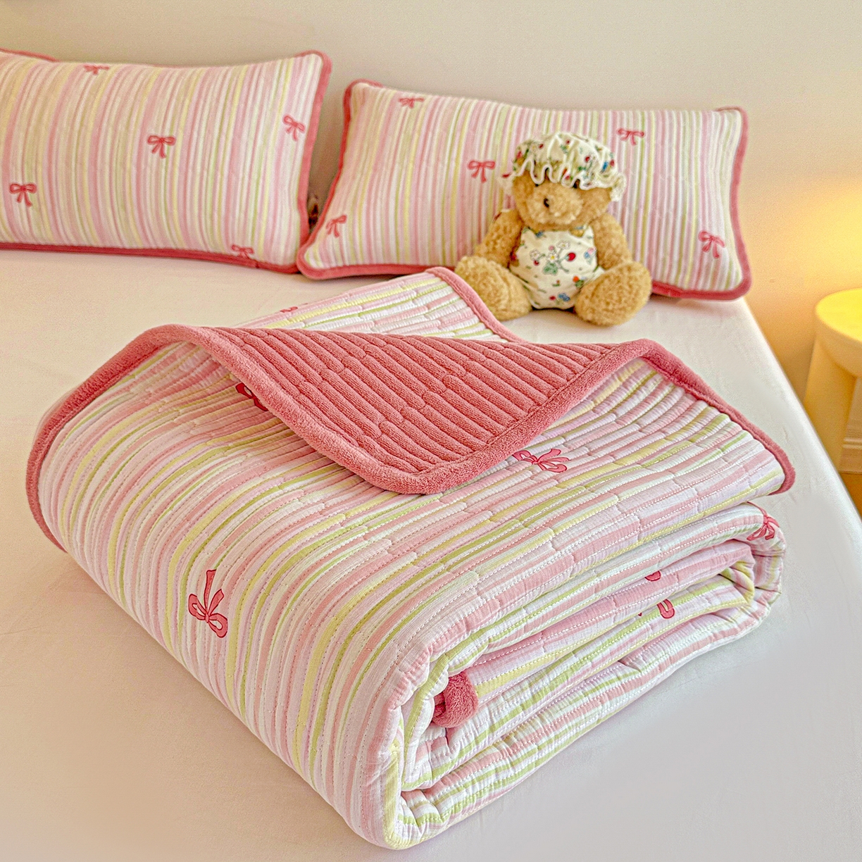 91家纺网 家纺一手货源 找家纺 恒尚居 2026新款A双层纱B牛奶绒床盖双面两用夹棉床单学生床垫床褥子系列二 完美日记【A双层纱-B牛奶绒】