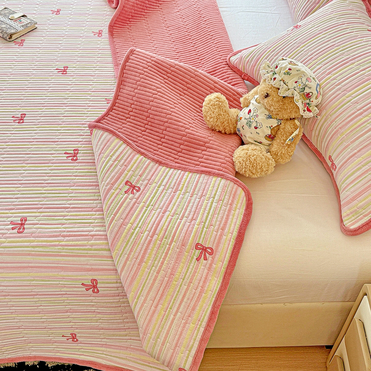 91家纺网 家纺一手货源 找家纺 恒尚居 2026新款A双层纱B牛奶绒床盖双面两用夹棉床单学生床垫床褥子系列二 完美日记【A双层纱-B牛奶绒】