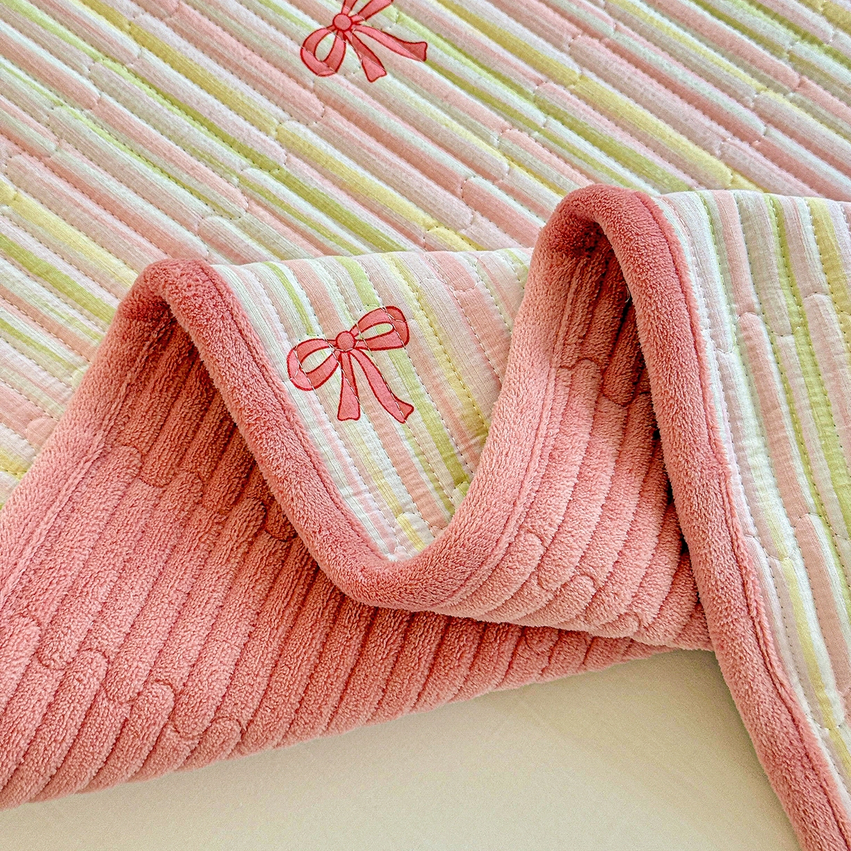 91家纺网 家纺一手货源 找家纺 恒尚居 2026新款A双层纱B牛奶绒床盖双面两用夹棉床单学生床垫床褥子系列二 完美日记【A双层纱-B牛奶绒】