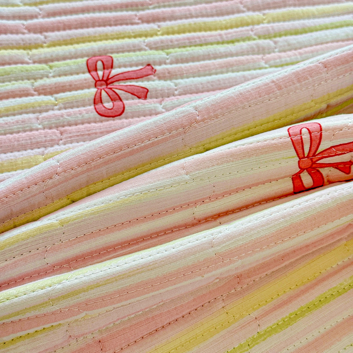 91家纺网 家纺一手货源 找家纺 恒尚居 2026新款A双层纱B牛奶绒床盖双面两用夹棉床单学生床垫床褥子系列二 完美日记【A双层纱-B牛奶绒】