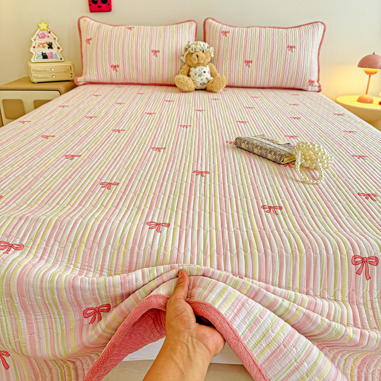 91家纺网 家纺一手货源 找家纺 恒尚居 2026新款A双层纱B牛奶绒床盖双面两用夹棉床单学生床垫床褥子系列二 完美日记【A双层纱-B牛奶绒】