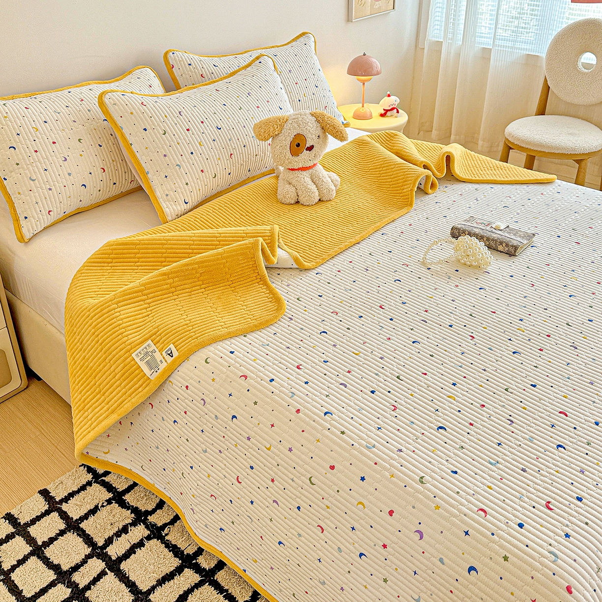 91家纺网 家纺一手货源 找家纺 恒尚居 2026新款A双层纱B牛奶绒床盖双面两用夹棉床单学生床垫床褥子系列二 星月【A双层纱-B牛奶绒】