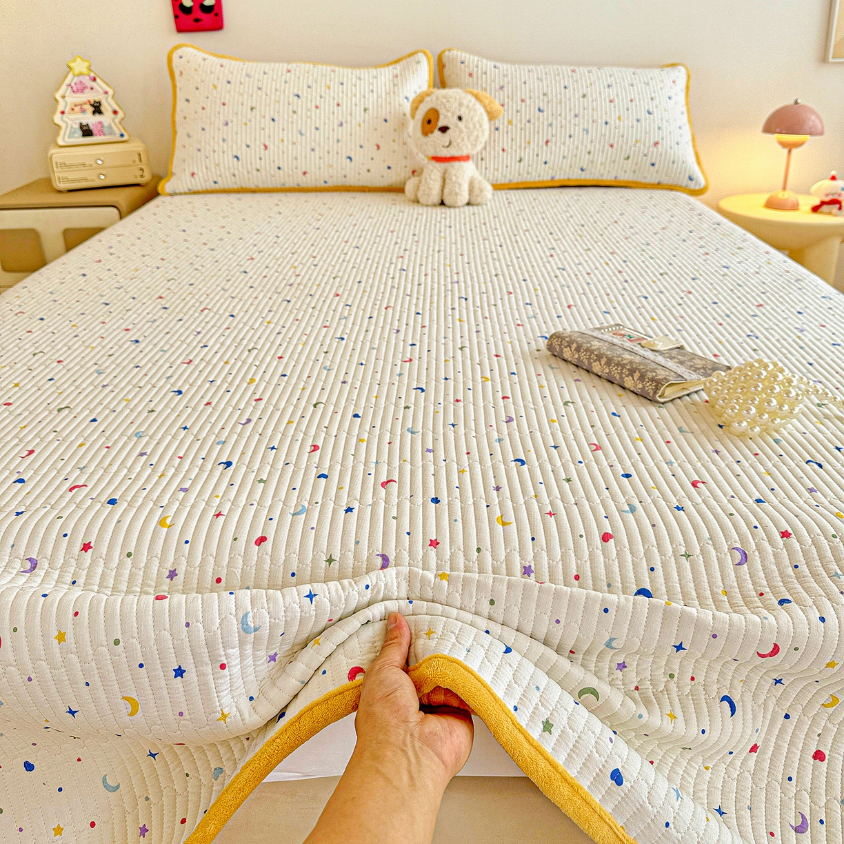 91家纺网 家纺一手货源 找家纺 恒尚居 2026新款A双层纱B牛奶绒床盖双面两用夹棉床单学生床垫床褥子系列二 星月【A双层纱-B牛奶绒】