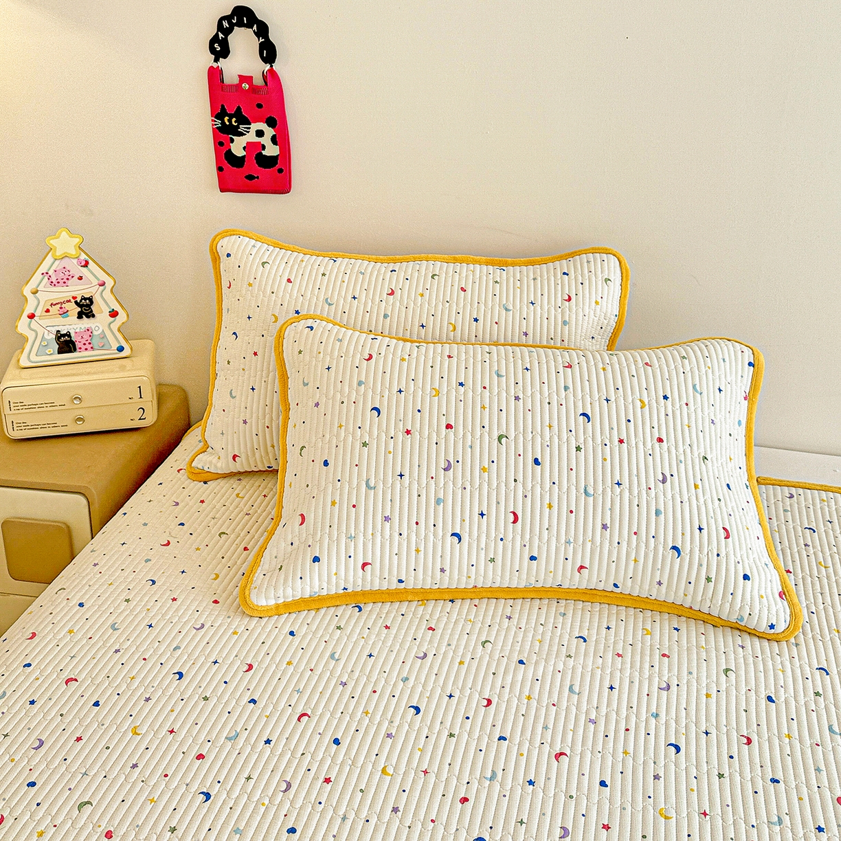 91家纺网 家纺一手货源 找家纺 恒尚居 2026新款A双层纱B牛奶绒床盖双面两用夹棉床单学生床垫床褥子系列二 星月【A双层纱-B牛奶绒】