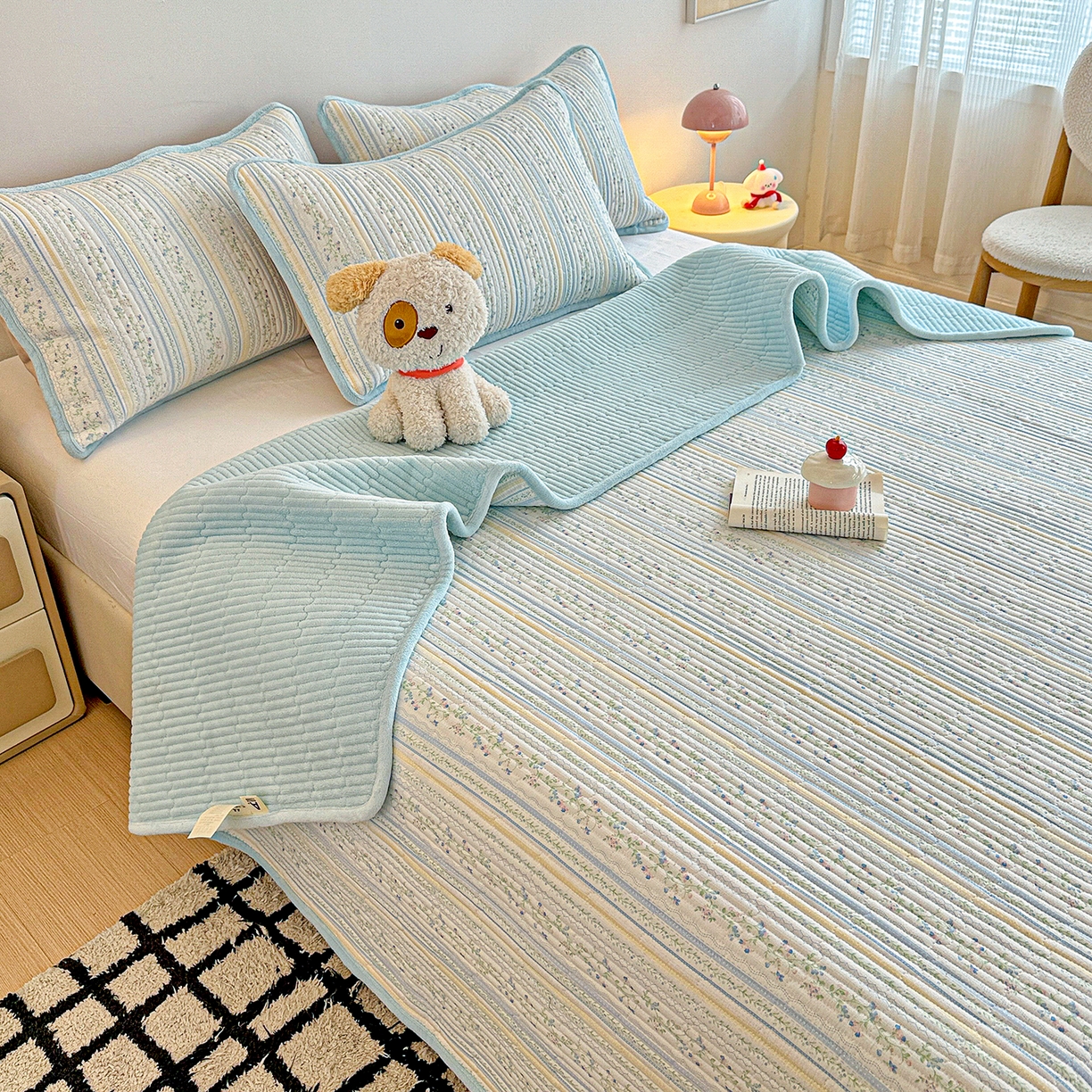 91家纺网 家纺一手货源 找家纺 恒尚居 2026新款A双层纱B牛奶绒床盖双面两用夹棉床单学生床垫床褥子系列二 阳光庄园【A双层纱-B牛奶绒】