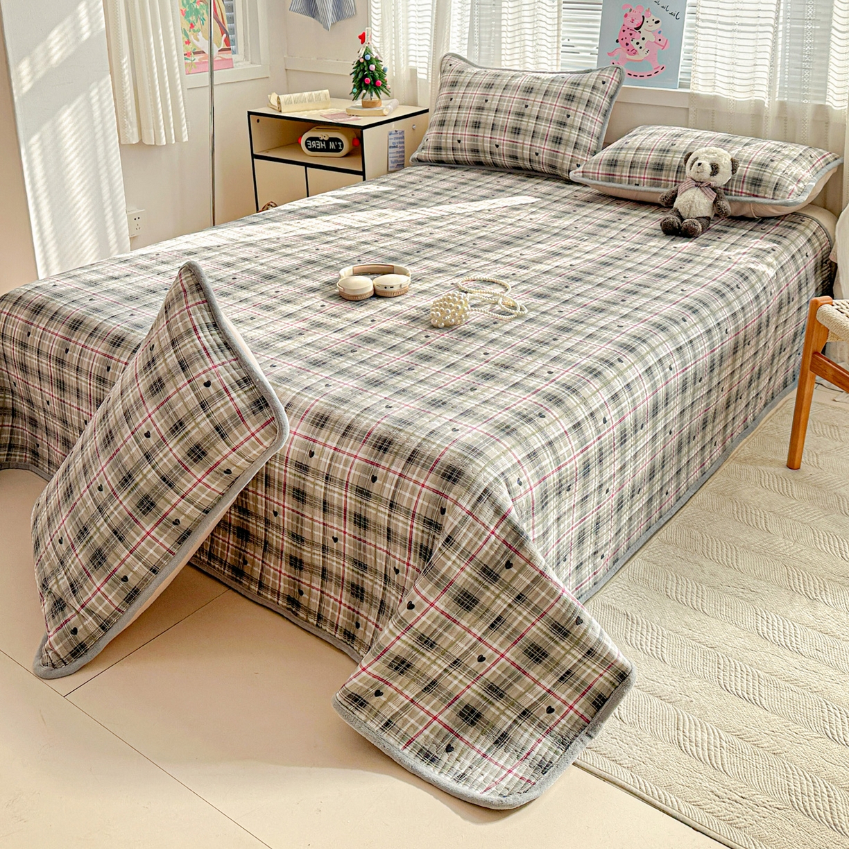 91家纺网 家纺一手货源 找家纺 恒尚居 2026新款A双层纱B牛奶绒床盖双面两用夹棉床单学生床垫床褥子系列二 英伦格【A双层纱-B牛奶绒】