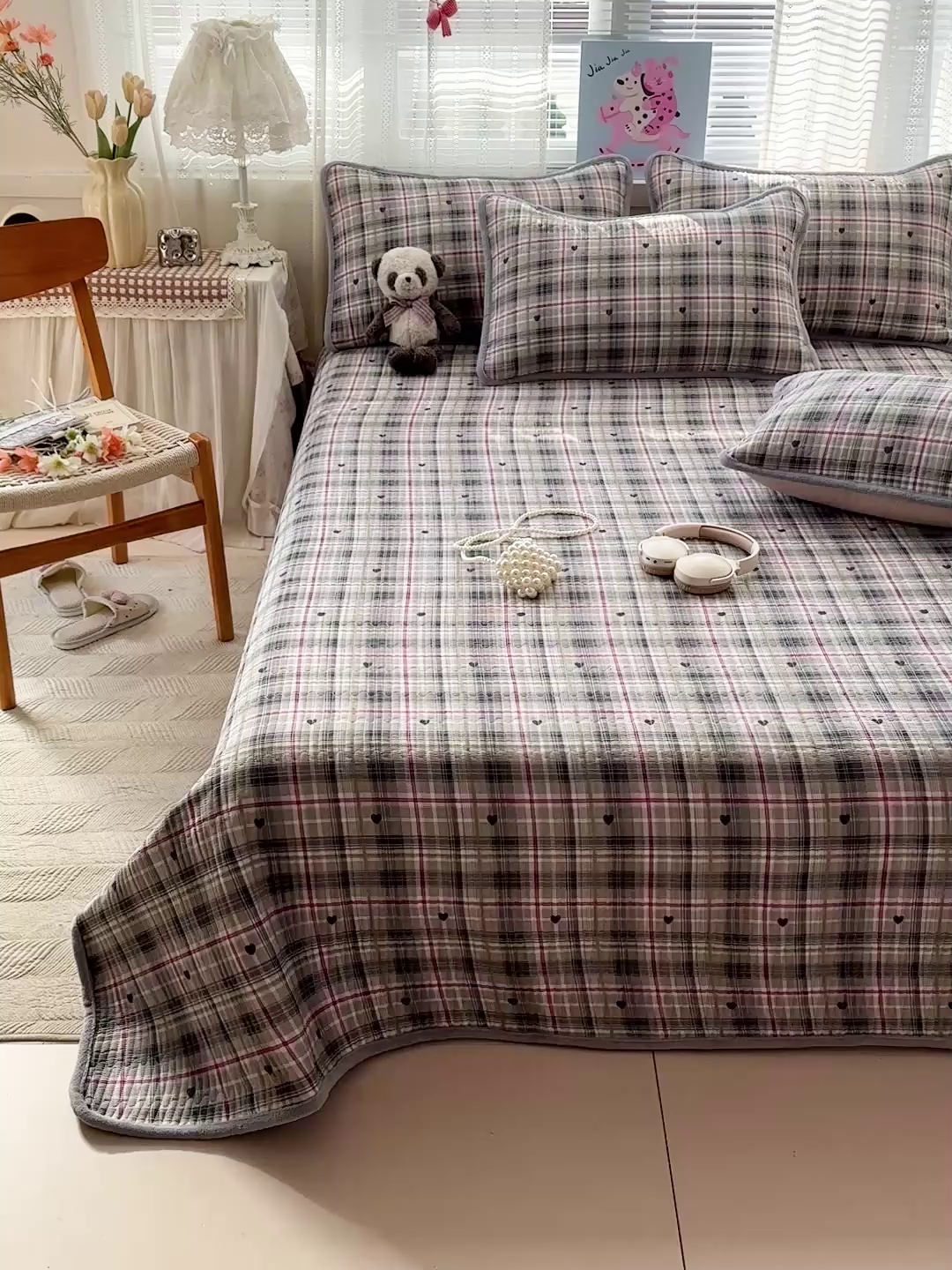 91家纺网 家纺一手货源 找家纺 恒尚居 2026新款A双层纱B牛奶绒床盖双面两用夹棉床单学生床垫床褥子系列二 英伦格【A双层纱-B牛奶绒】