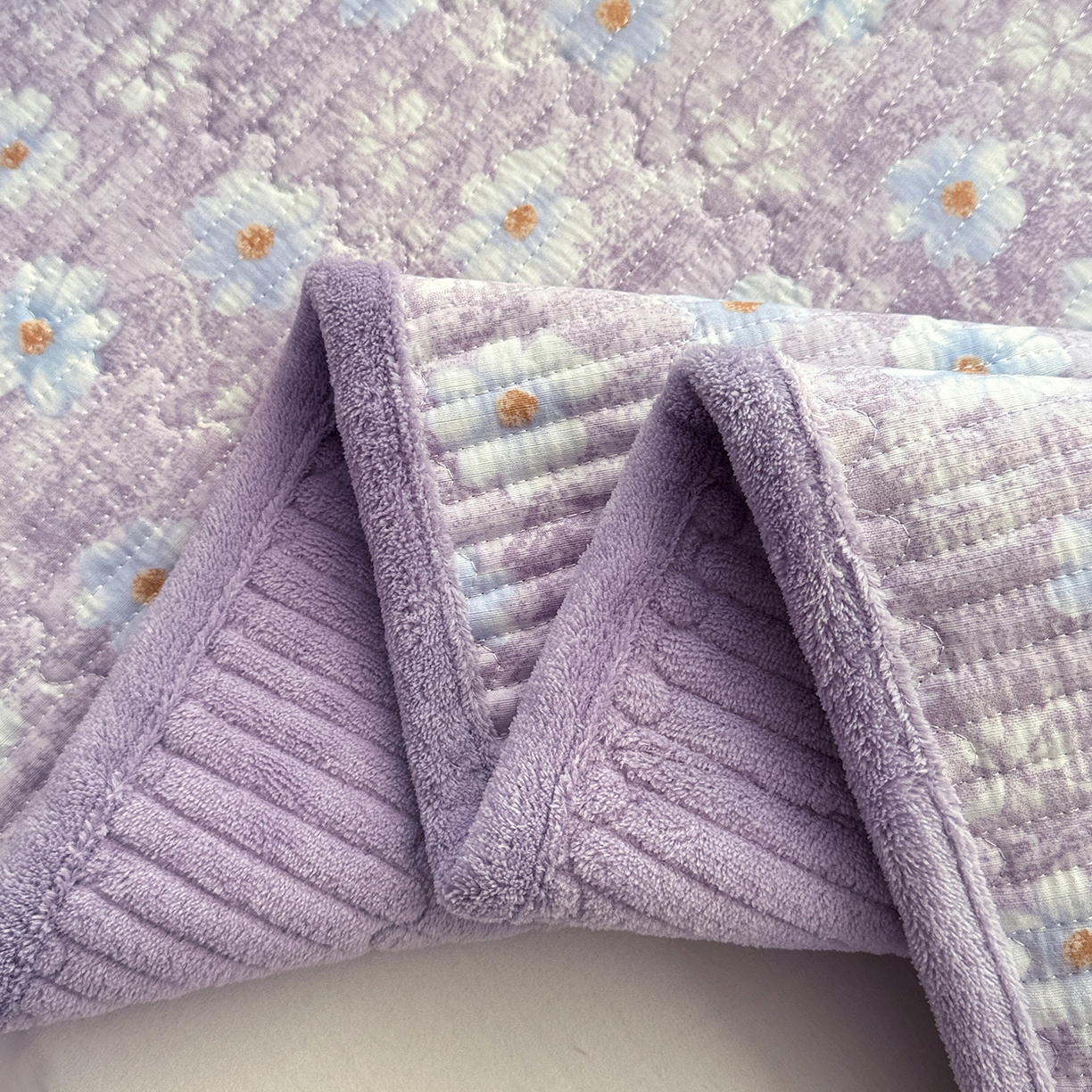 91家纺网 家纺一手货源 找家纺 恒尚居 2026新款A双层纱B牛奶绒床盖双面两用夹棉床单学生床垫床褥子系列二 紫罗花【A双层纱-B牛奶绒】