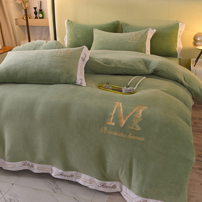 91家纺网 家纺一手货源 找家纺 大米家居 2025新款宽边刺绣牛奶绒四件套-罗曼蒂克系列 罗曼蒂克-莫兰迪绿
