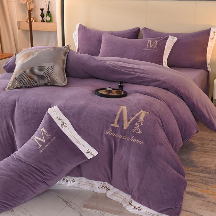 91家纺网 家纺一手货源 找家纺 大米家居 2025新款宽边刺绣牛奶绒四件套-罗曼蒂克系列 罗曼蒂克-暮山紫