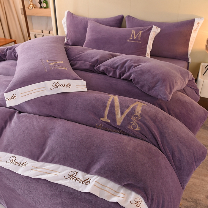 91家纺网 家纺一手货源 找家纺 大米家居 2025新款宽边刺绣牛奶绒四件套-罗曼蒂克系列 罗曼蒂克-暮山紫