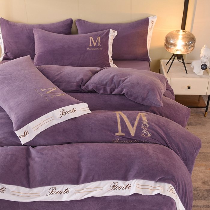 91家纺网 家纺一手货源 找家纺 大米家居 2025新款宽边刺绣牛奶绒四件套-罗曼蒂克系列 罗曼蒂克-暮山紫