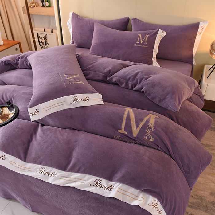 91家纺网 家纺一手货源 找家纺 大米家居 2025新款宽边刺绣牛奶绒四件套-罗曼蒂克系列 罗曼蒂克-暮山紫