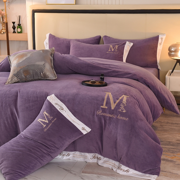 91家纺网 家纺一手货源 找家纺 大米家居 2025新款宽边刺绣牛奶绒四件套-罗曼蒂克系列 罗曼蒂克-暮山紫