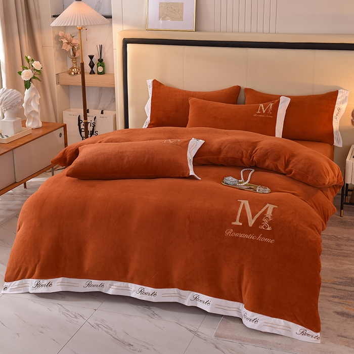 91家纺网 家纺一手货源 找家纺 大米家居 2025新款宽边刺绣牛奶绒四件套-罗曼蒂克系列 罗曼蒂克-奶油橙