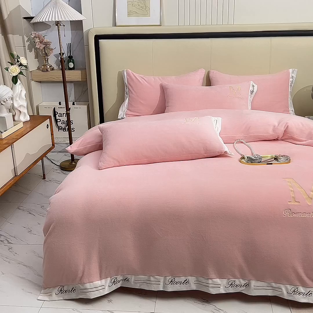 91家纺网 家纺一手货源 找家纺 （总）大米家居 2025新款宽边刺绣牛奶绒四件套-罗曼蒂克系列