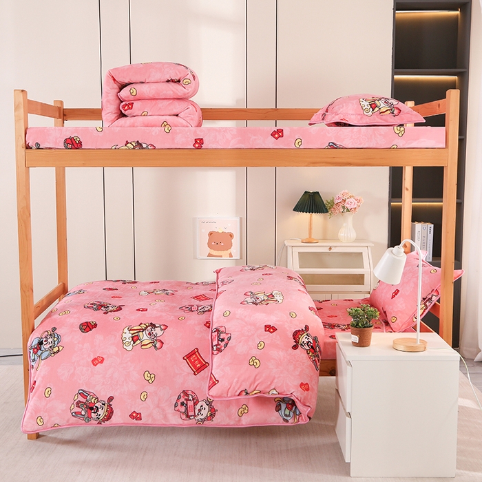 91家纺网 家纺一手货源 找家纺 雨洋家纺 2025新款学生季加厚保暖牛奶绒金貂绒婴儿宝宝学生三件套  八方来财