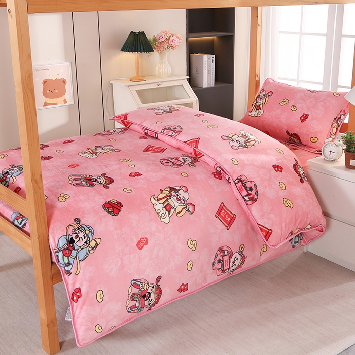 91家纺网 家纺一手货源 找家纺 雨洋家纺 2025新款学生季加厚保暖牛奶绒金貂绒婴儿宝宝学生三件套  八方来财