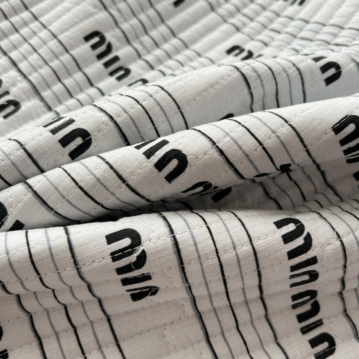 91家纺网 家纺一手货源 找家纺 恒尚居 2026新款A双层纱B牛奶绒床盖双面两用夹棉床单学生床垫床褥子 miu miu【A双层纱-B牛奶绒】