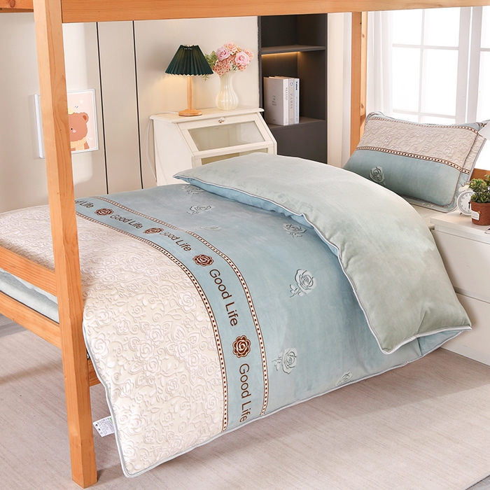 91家纺网 家纺一手货源 找家纺 雨洋家纺 2025新款学生季加厚保暖牛奶绒金貂绒婴儿宝宝学生三件套 慕丝