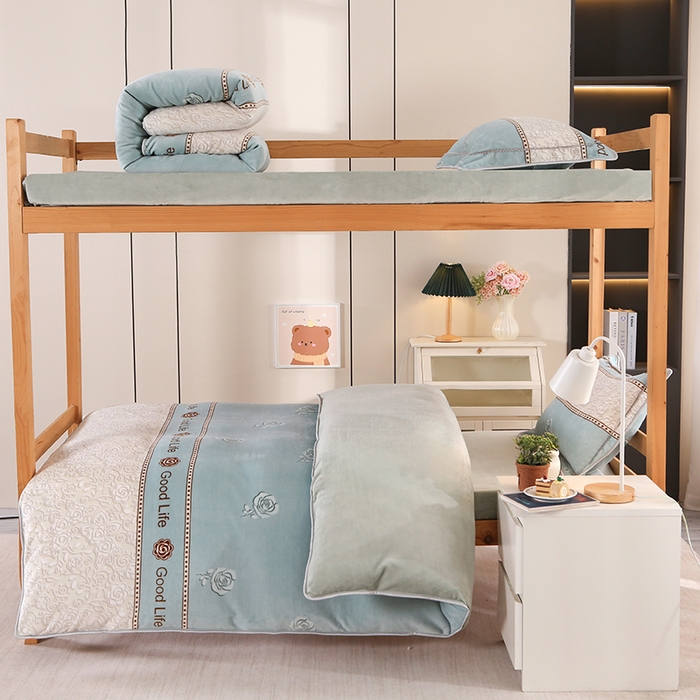 91家纺网 家纺一手货源 找家纺 雨洋家纺 2025新款学生季加厚保暖牛奶绒金貂绒婴儿宝宝学生三件套 慕丝