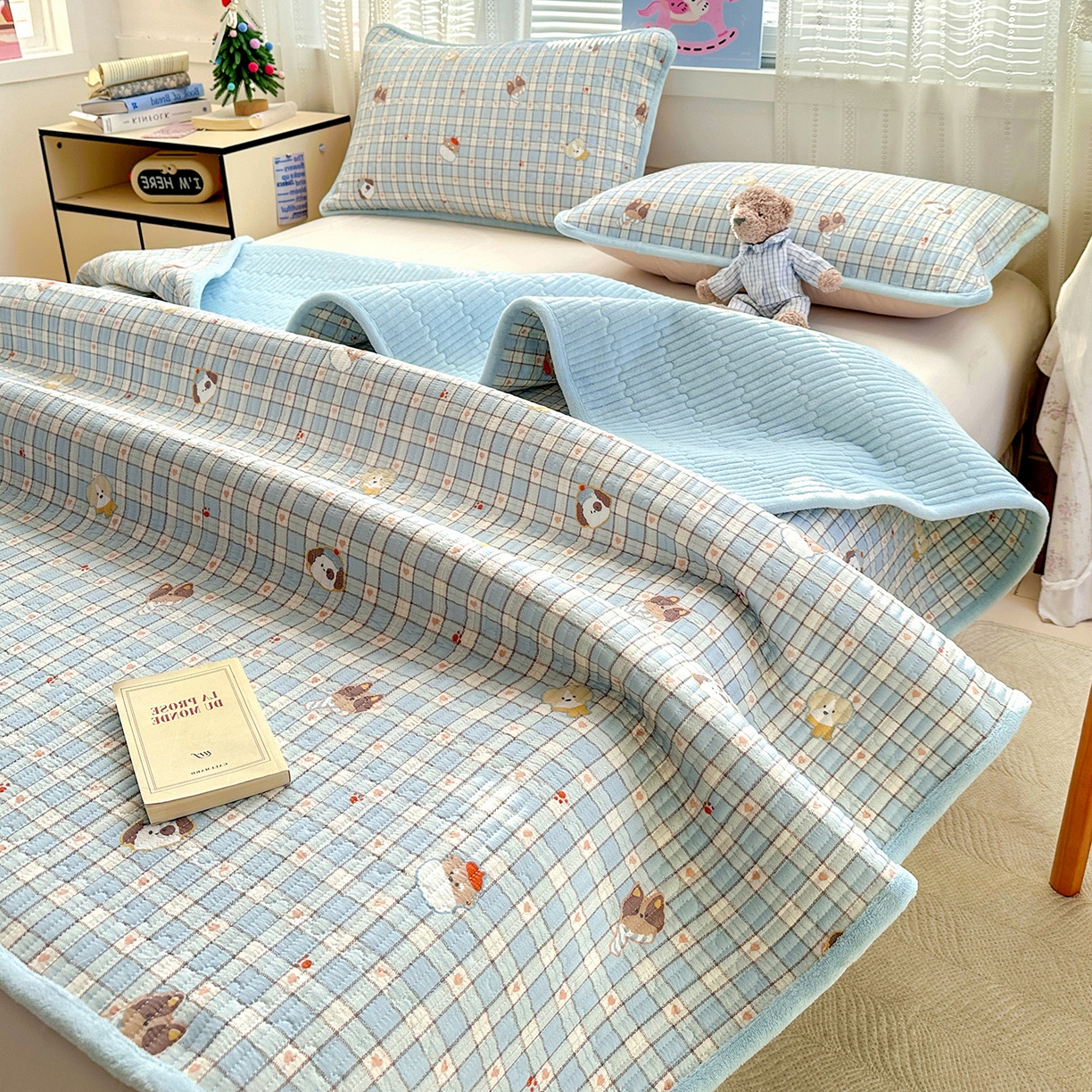 91家纺网 家纺一手货源 找家纺 恒尚居 2026新款A双层纱B牛奶绒床盖双面两用夹棉床单学生床垫床褥子 爱心狗【A双层纱-B牛奶绒】