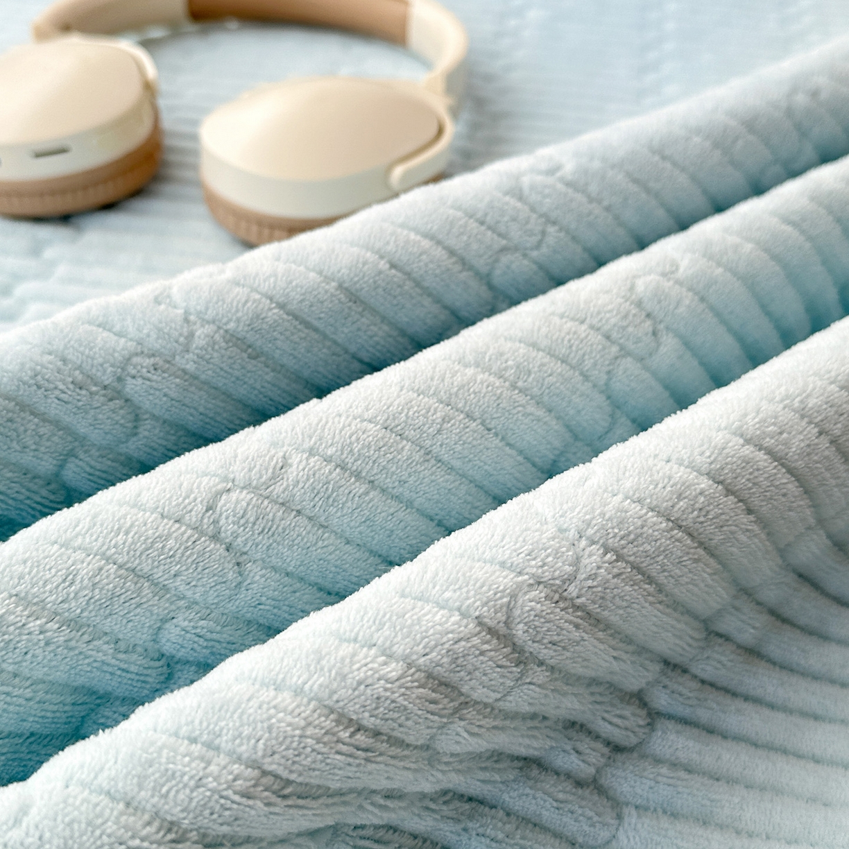 91家纺网 家纺一手货源 找家纺 恒尚居 2026新款A双层纱B牛奶绒床盖双面两用夹棉床单学生床垫床褥子 爱心狗【A双层纱-B牛奶绒】