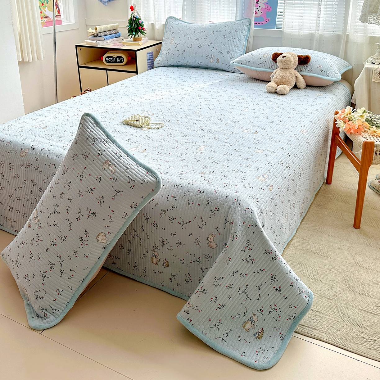 91家纺网 家纺一手货源 找家纺 恒尚居 2026新款A双层纱B牛奶绒床盖双面两用夹棉床单学生床垫床褥子 刺猬与兔【A双层纱-B牛奶绒】