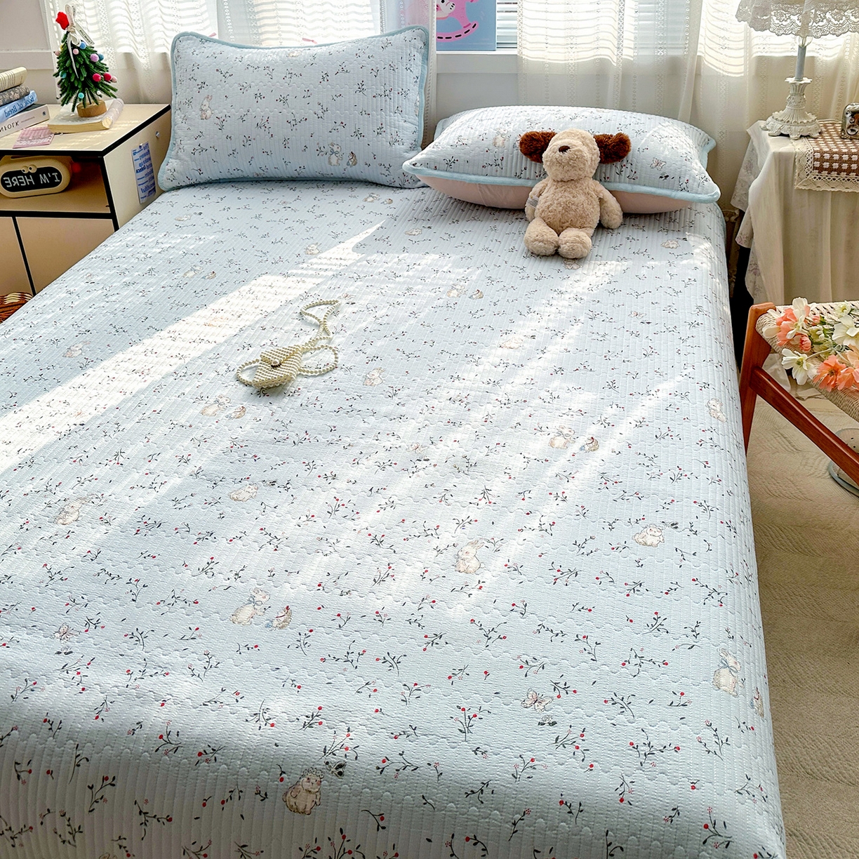 91家纺网 家纺一手货源 找家纺 恒尚居 2026新款A双层纱B牛奶绒床盖双面两用夹棉床单学生床垫床褥子 刺猬与兔【A双层纱-B牛奶绒】