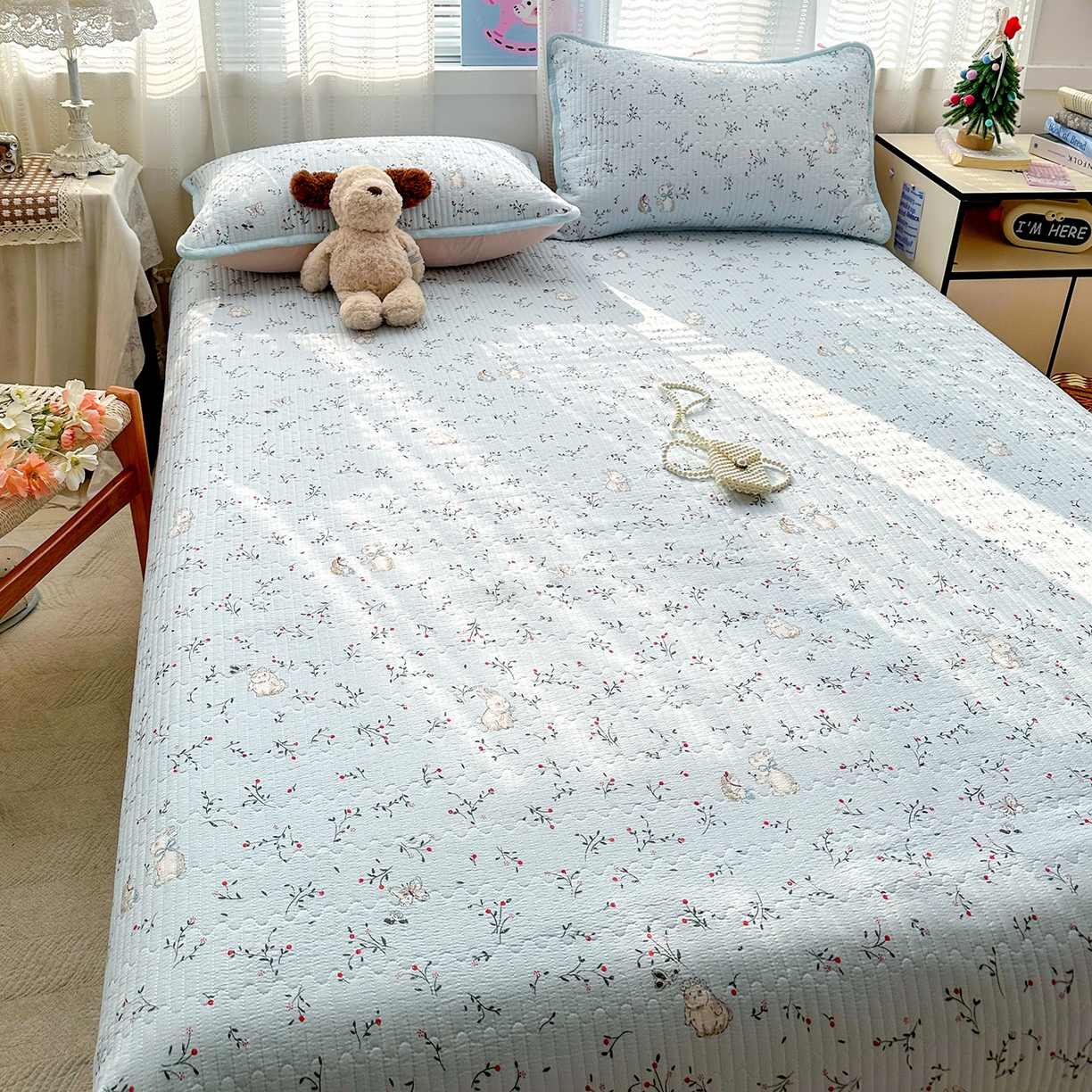 91家纺网 家纺一手货源 找家纺 恒尚居 2026新款A双层纱B牛奶绒床盖双面两用夹棉床单学生床垫床褥子 刺猬与兔【A双层纱-B牛奶绒】