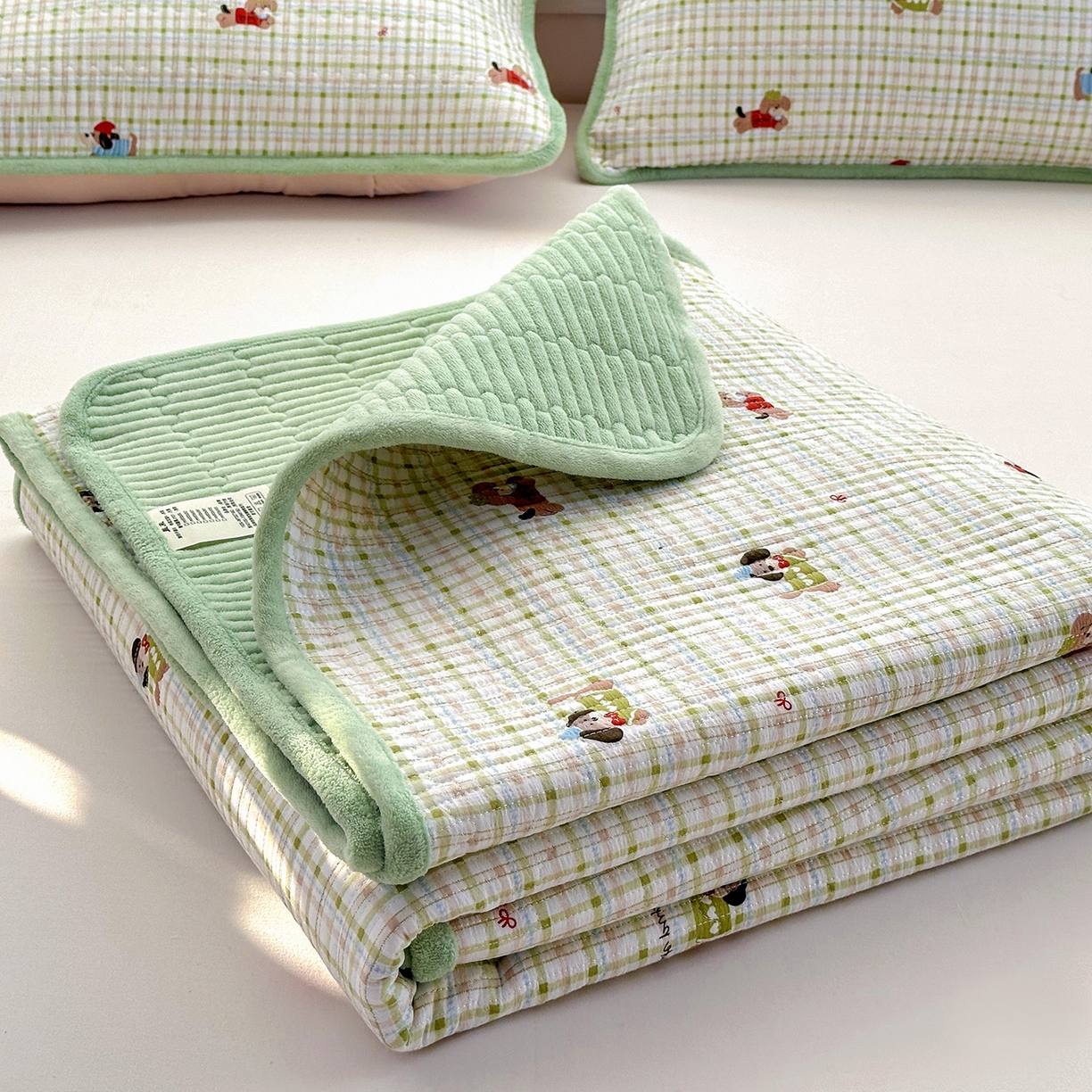 91家纺网 家纺一手货源 找家纺 恒尚居 2026新款A双层纱B牛奶绒床盖双面两用夹棉床单学生床垫床褥子 大笨狗【A双层纱-B牛奶绒】