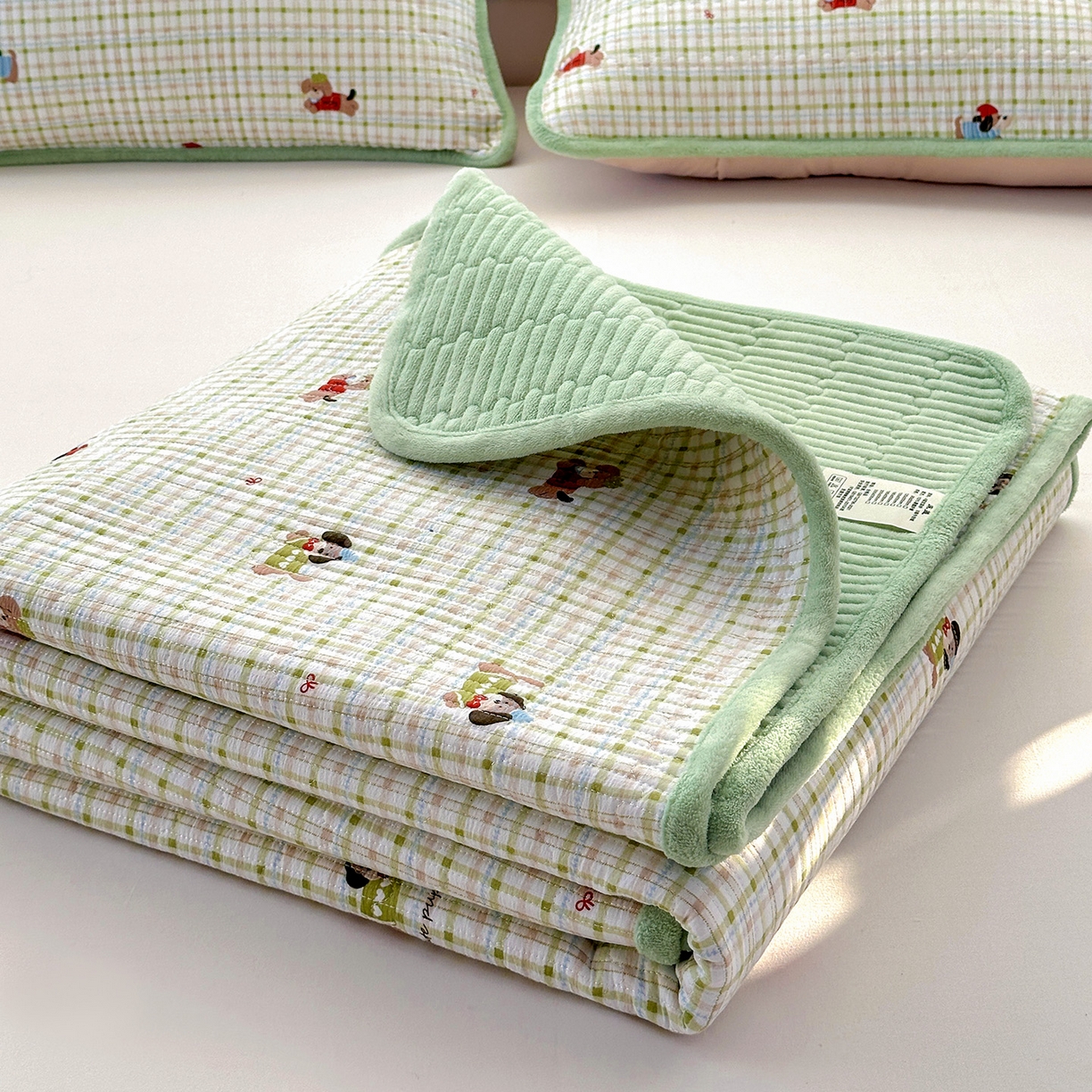 91家纺网 家纺一手货源 找家纺 恒尚居 2026新款A双层纱B牛奶绒床盖双面两用夹棉床单学生床垫床褥子 大笨狗【A双层纱-B牛奶绒】