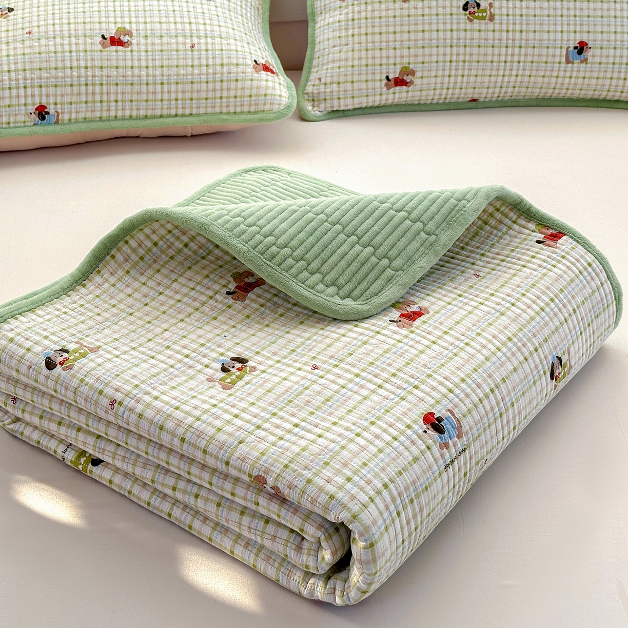 91家纺网 家纺一手货源 找家纺 恒尚居 2026新款A双层纱B牛奶绒床盖双面两用夹棉床单学生床垫床褥子 大笨狗【A双层纱-B牛奶绒】