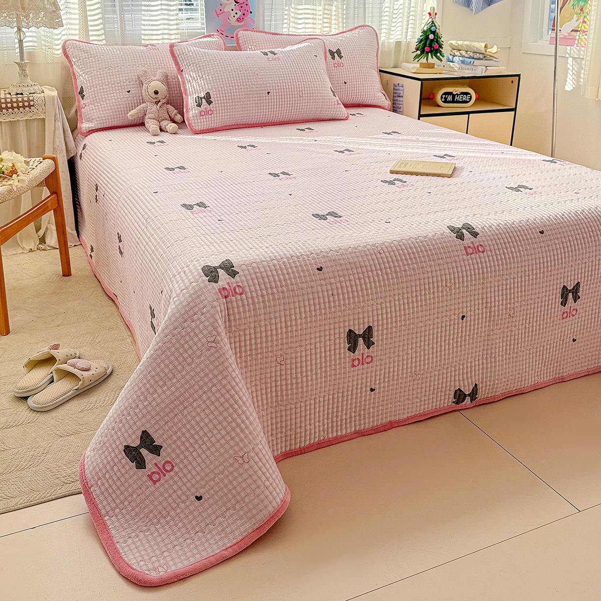 91家纺网 家纺一手货源 找家纺 恒尚居 2026新款A双层纱B牛奶绒床盖双面两用夹棉床单学生床垫床褥子 粉格蝴蝶结【A双层纱-B牛奶绒】