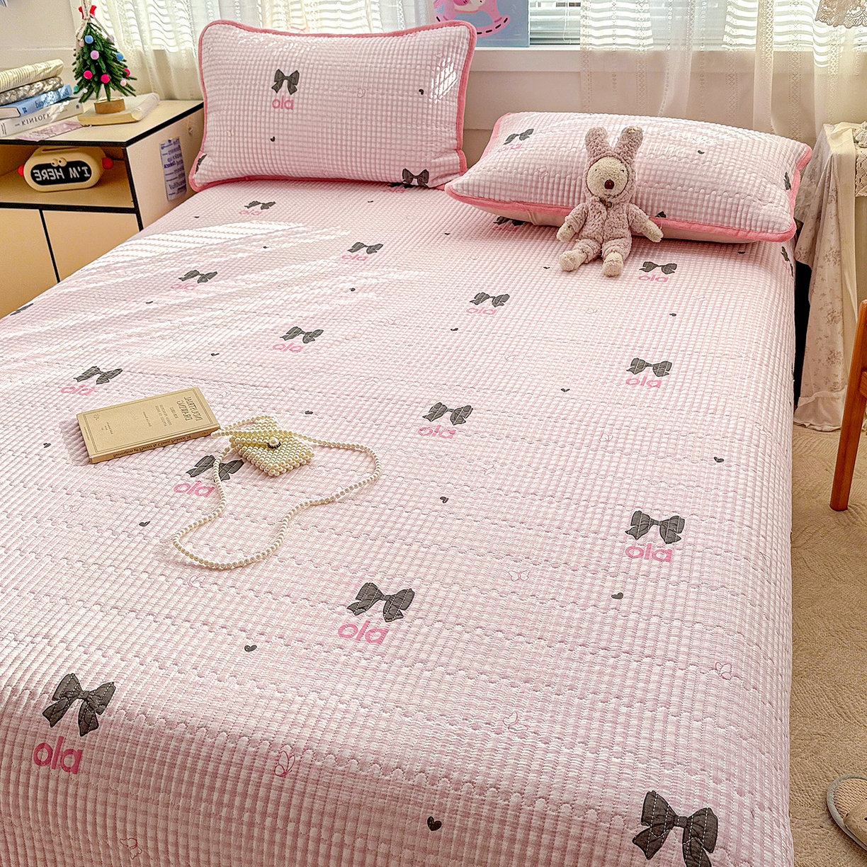 91家纺网 家纺一手货源 找家纺 恒尚居 2026新款A双层纱B牛奶绒床盖双面两用夹棉床单学生床垫床褥子 粉格蝴蝶结【A双层纱-B牛奶绒】