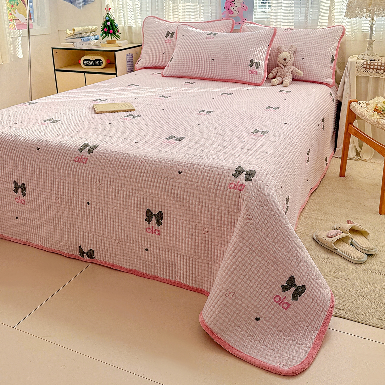 91家纺网 家纺一手货源 找家纺 恒尚居 2026新款A双层纱B牛奶绒床盖双面两用夹棉床单学生床垫床褥子 粉格蝴蝶结【A双层纱-B牛奶绒】