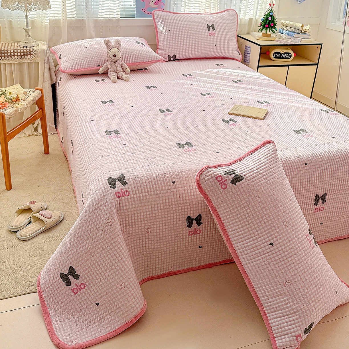 91家纺网 家纺一手货源 找家纺 恒尚居 2026新款A双层纱B牛奶绒床盖双面两用夹棉床单学生床垫床褥子 粉格蝴蝶结【A双层纱-B牛奶绒】