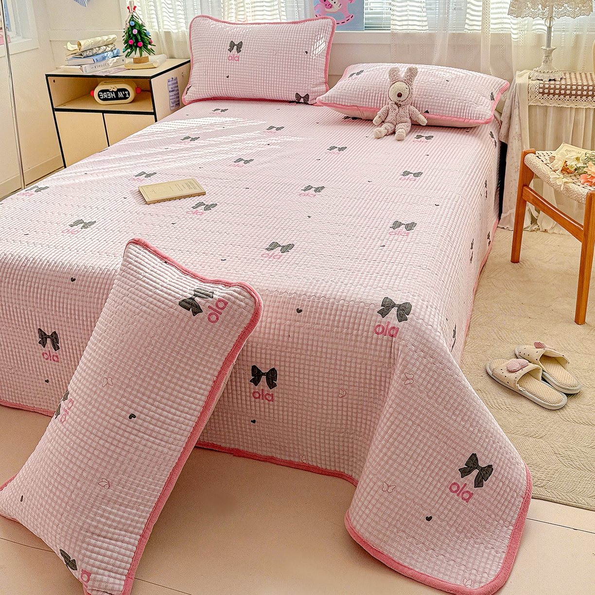 91家纺网 家纺一手货源 找家纺 恒尚居 2026新款A双层纱B牛奶绒床盖双面两用夹棉床单学生床垫床褥子 粉格蝴蝶结【A双层纱-B牛奶绒】