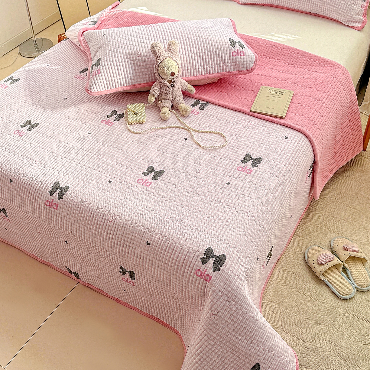 91家纺网 家纺一手货源 找家纺 恒尚居 2026新款A双层纱B牛奶绒床盖双面两用夹棉床单学生床垫床褥子 粉格蝴蝶结【A双层纱-B牛奶绒】